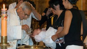 Argentina, baptism of the baby of two-women couple – AFP