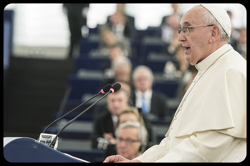 The arrival of Pope Francis at the European Parliament in Strasbourg 06 – fr